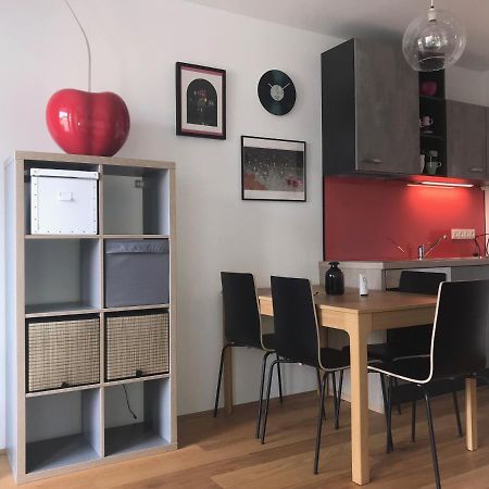 Red Flower Apartment With Pool - 5 Min To Lake Wina Bagian luar foto