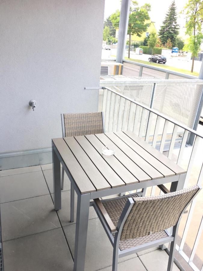 Red Flower Apartment With Pool - 5 Min To Lake Wina Bagian luar foto