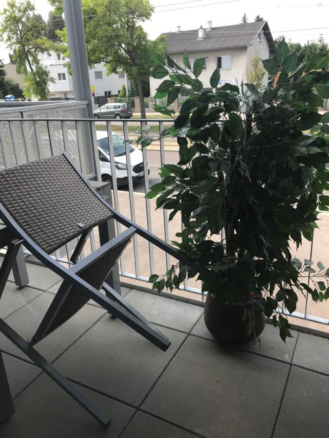 Red Flower Apartment With Pool - 5 Min To Lake Wina Bagian luar foto
