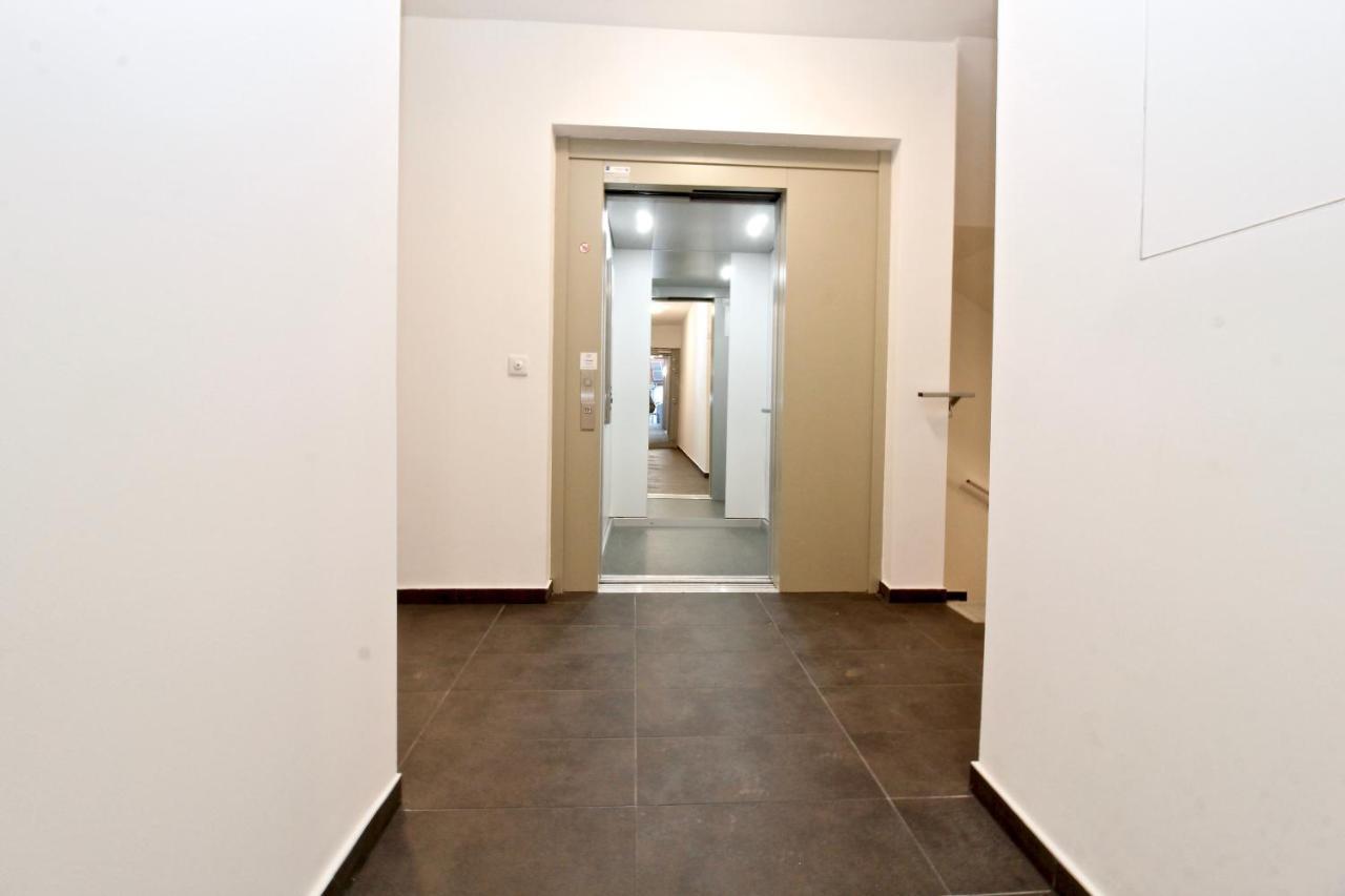 Red Flower Apartment With Pool - 5 Min To Lake Wina Bagian luar foto