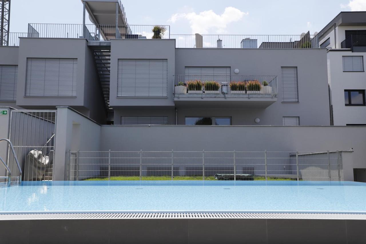 Red Flower Apartment With Pool - 5 Min To Lake Wina Bagian luar foto