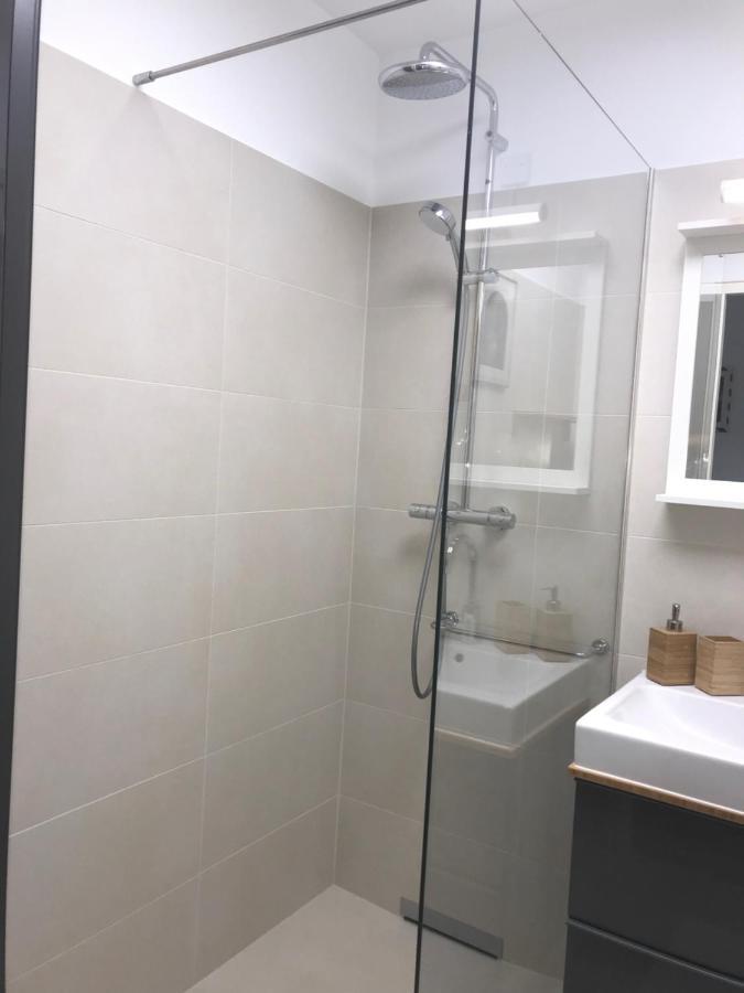 Red Flower Apartment With Pool - 5 Min To Lake Wina Bagian luar foto