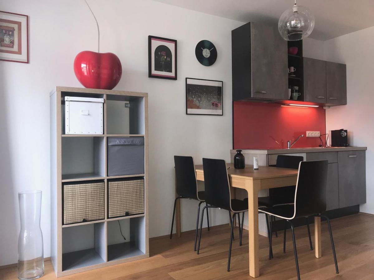 Red Flower Apartment With Pool - 5 Min To Lake Wina Bagian luar foto